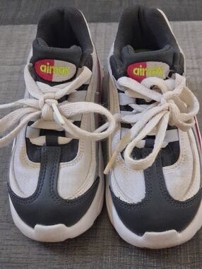 Nike Kids Air Max Sneakers in White, Gray and Pink